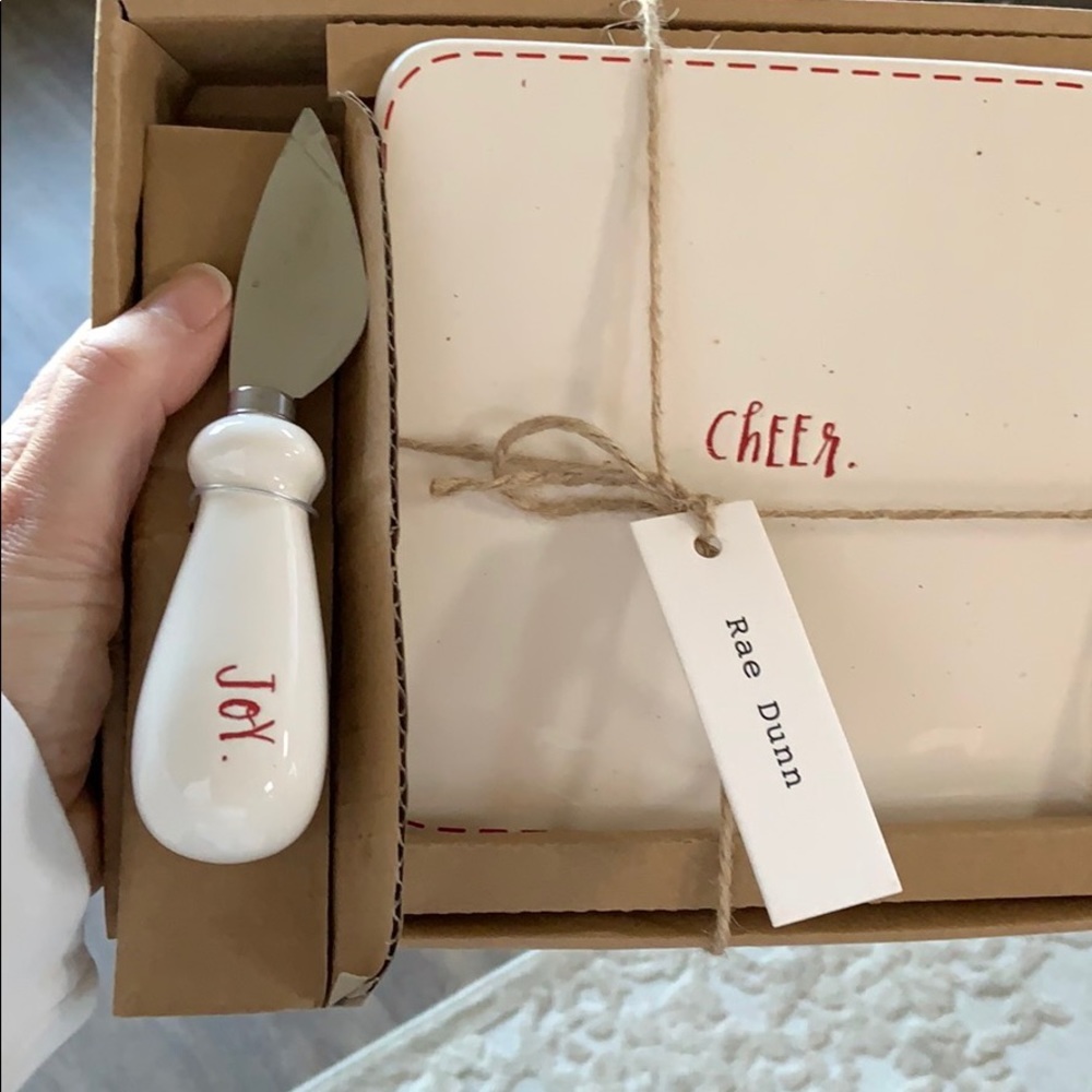 Cheese and knife set